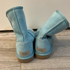 Ugg boots. Never worn, size 7. Blue